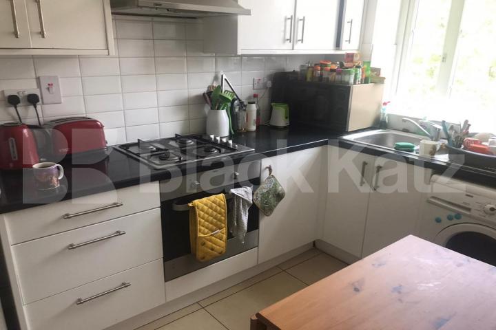 Superbly located Top floor duplex apartment Tower Bridge Road , London Bridge 